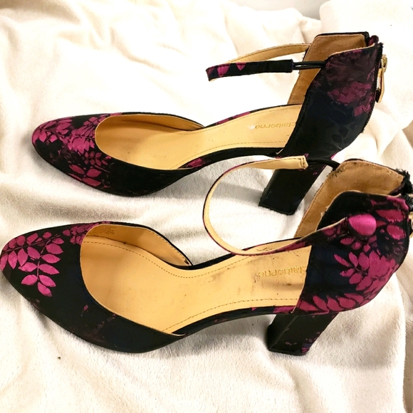 Liz Claiborne Shoes - Liz Claiborne floral design shoes size 9M